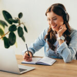 1594622896persona-haciendo-videoconferencia